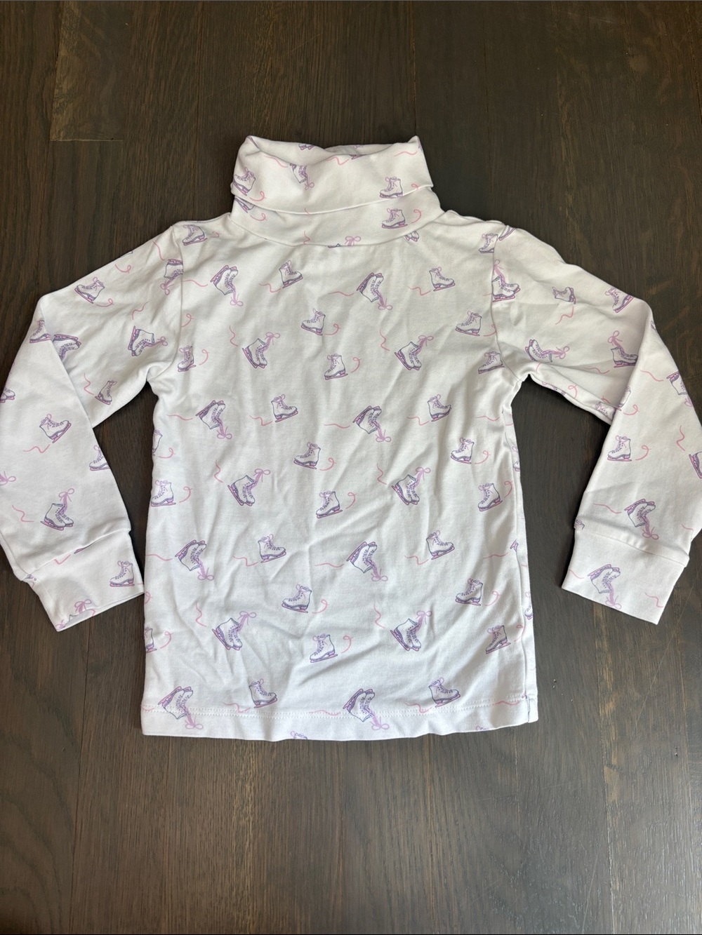 Little English turtleneck size 5 ice skates